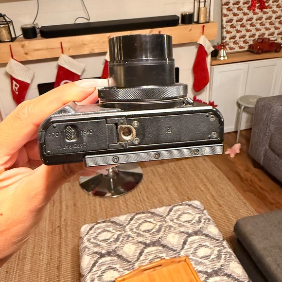 Canon GX7 Digital Camera w/ Lens Error & Screen Issue – Works Great - Picture 6 of 7